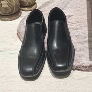 Kenneth Cole size 11 Men's Black Leather Shoes